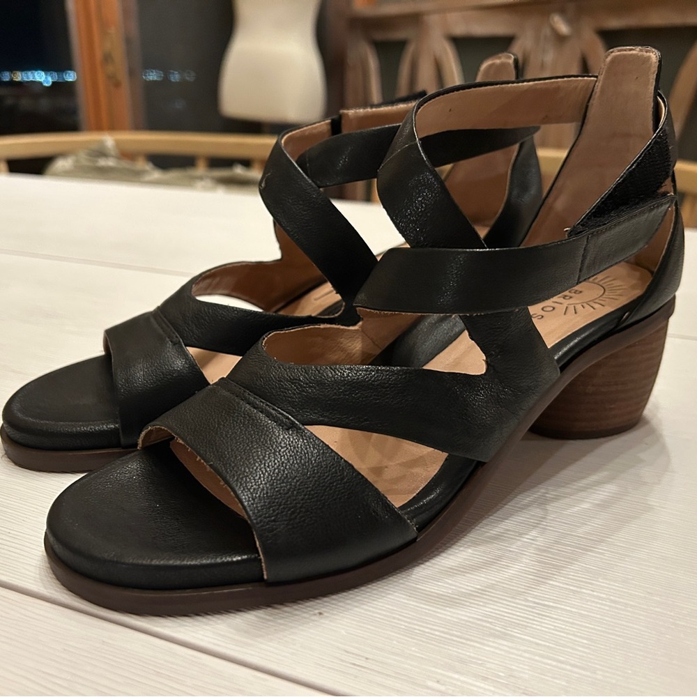Brioso Verandah Leather Block Heel Sandals, size 8 - Picture 2 of 8